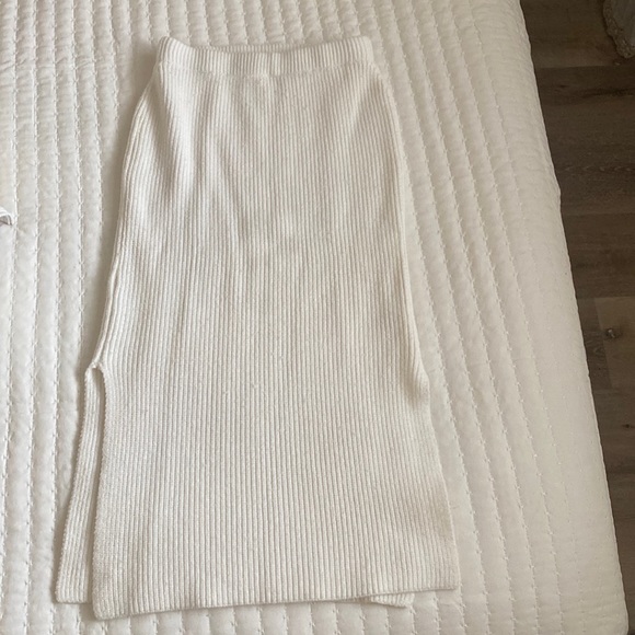 Princess Polly Dresses & Skirts - Princess Polly white midi skirt with slits on both sides at the bottom Size XS/S